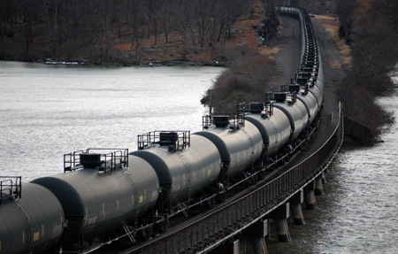 crude oil train on Hudson River credit Matt Kierstead 450