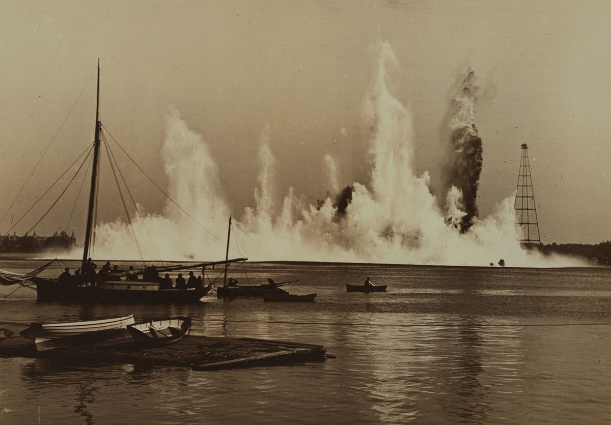 Hell Gate Channel explosion - New York Public LIbrary